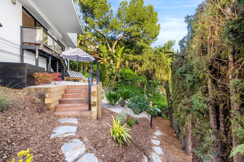 Jardón con escalones Casa Velaris